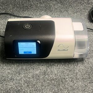 Airsense 11 Machine (Only 513 Hours)